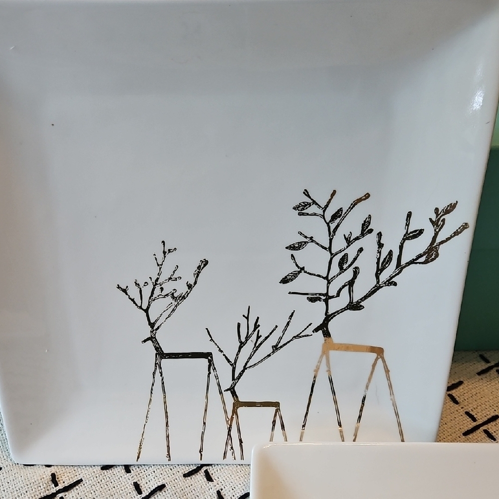 Set of Large White Square Plates with Gold Reindeer Design - Picture 2 of 15